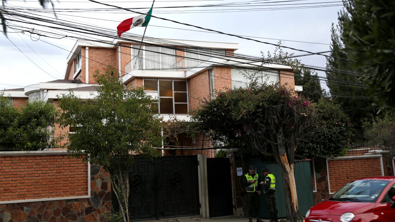 Aminoró vigilancia extrema en embajada en Bolivia: AMLO