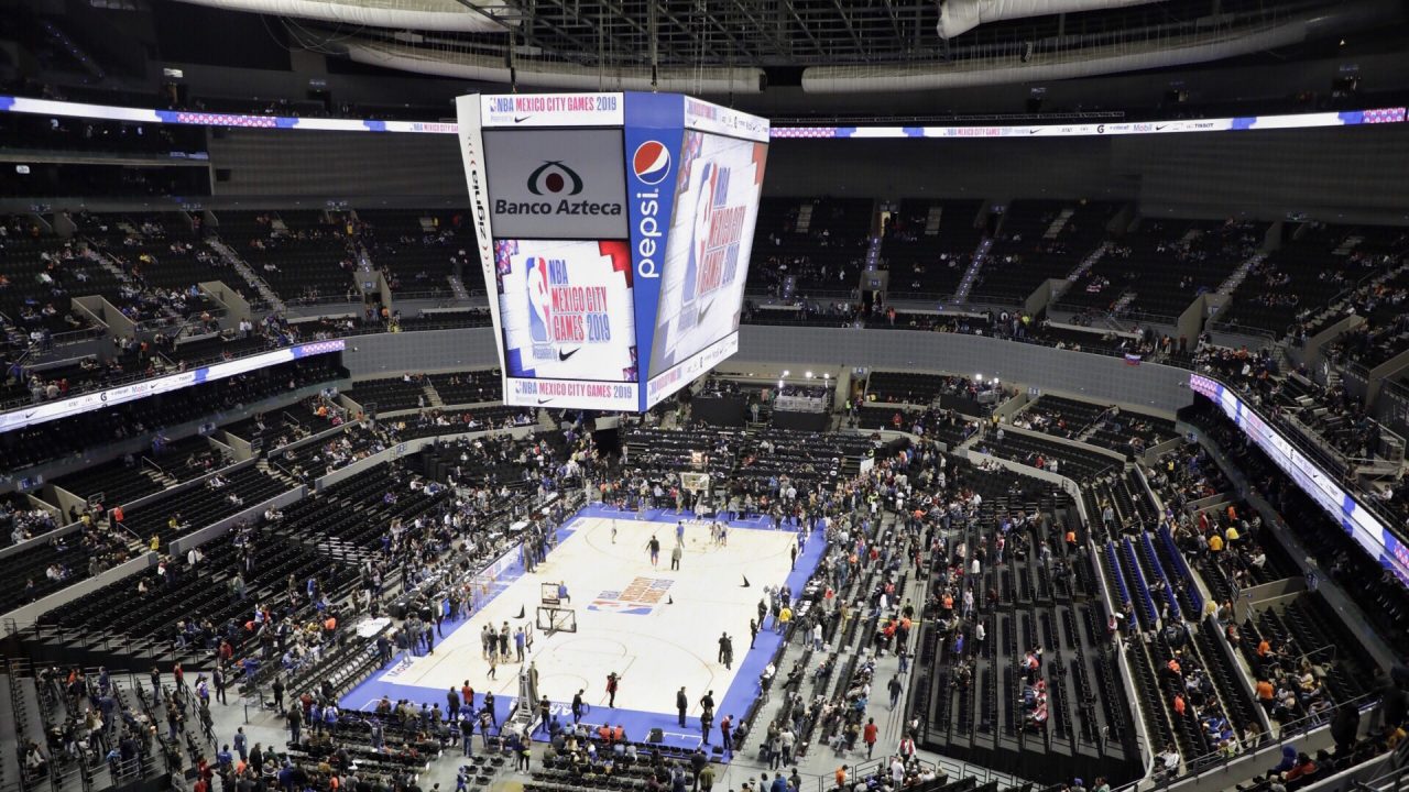 Al grito de ‘Viva México, güey’, Doncic enamora a los fans de NBA en México