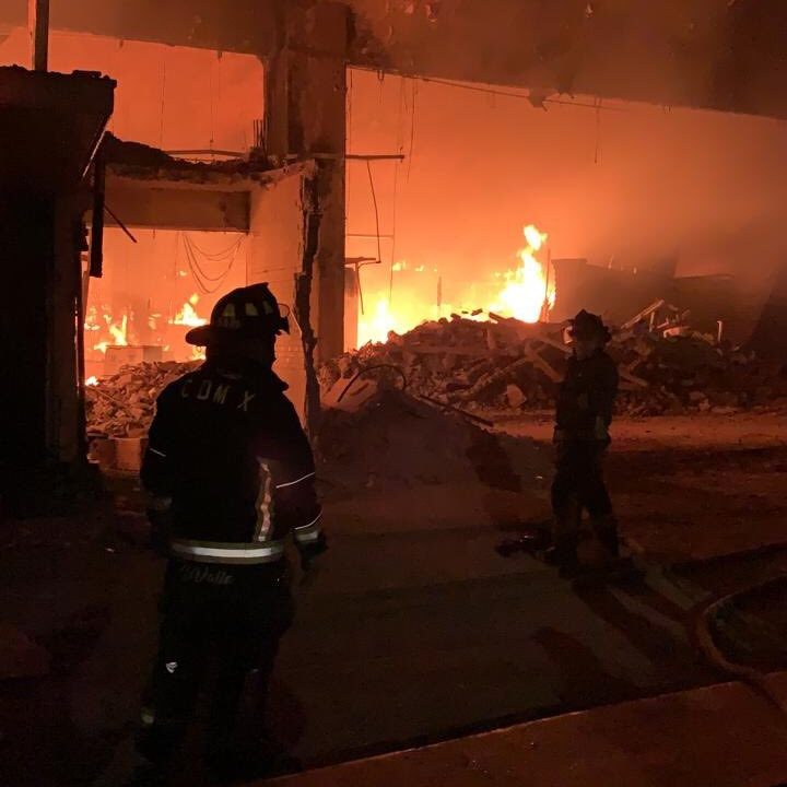 Mueren 2 personas en el incendio del mercado de La Merced