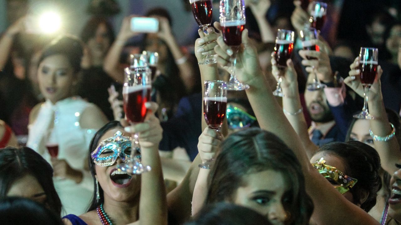 Acusan de 16 delitos a organizador de fiesta de fin de año en Francia