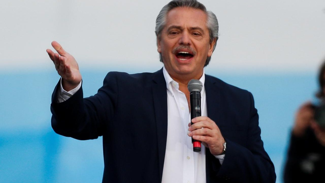 Alberto Fernández asume presidencia argentina con el desafío de encarrilar la economía