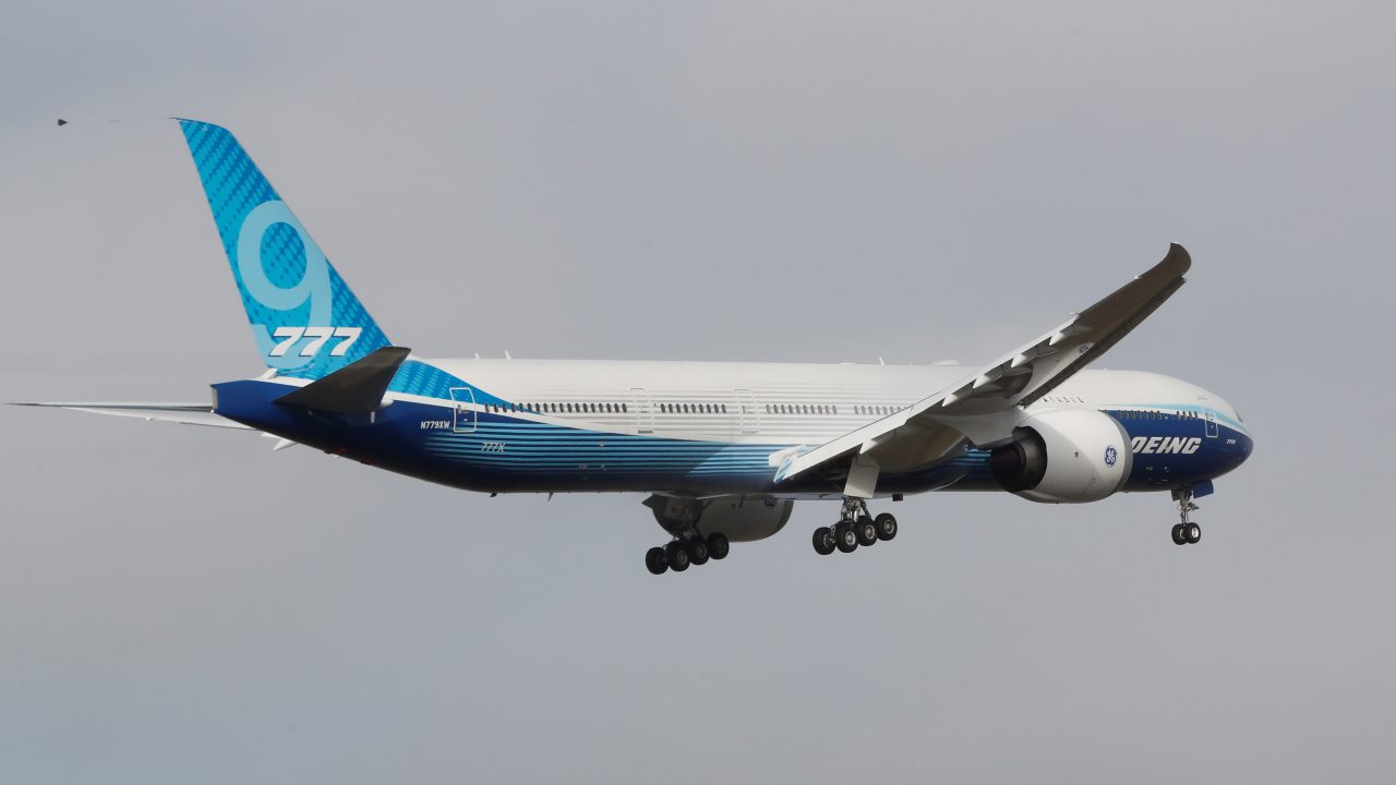 Las entregas de aviones Boeing caen a la mitad en mayo a nivel interanual