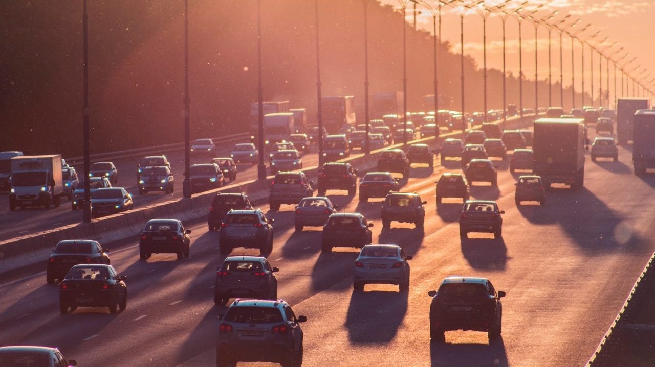 Más de 30 países se comprometen a eliminar autos de combustión en 2035