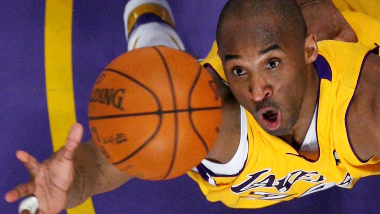 Pagan millonaria cifra por la camiseta ‘número 8’ de Kobe Bryant cuando era novato