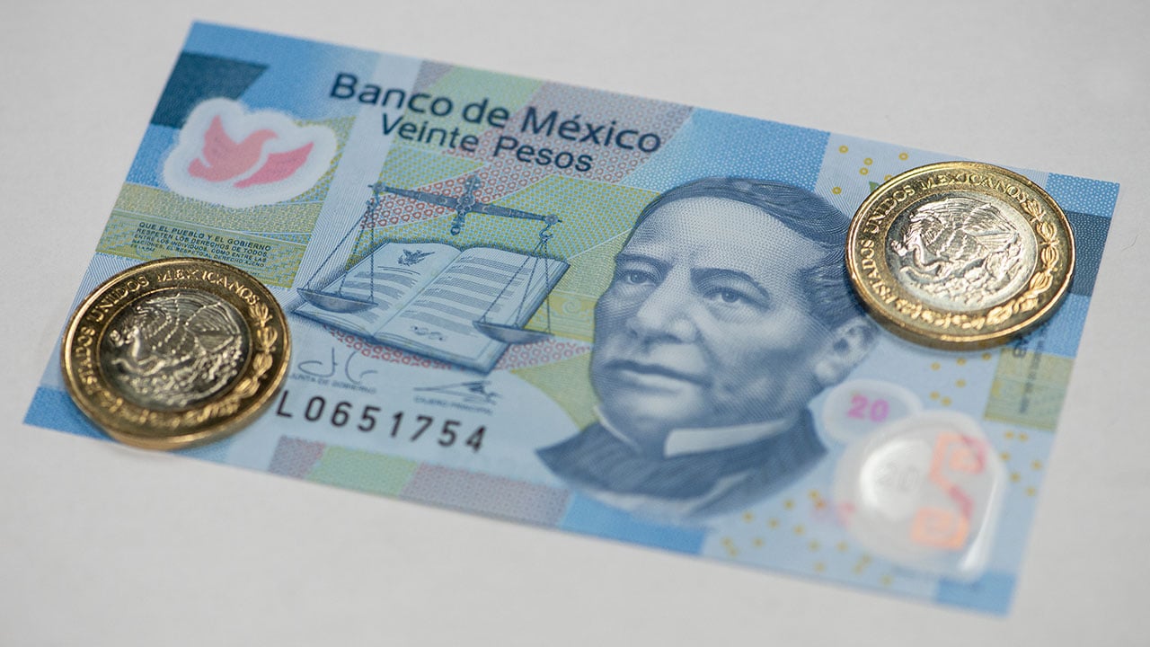 peso mexicano gana ante dólar