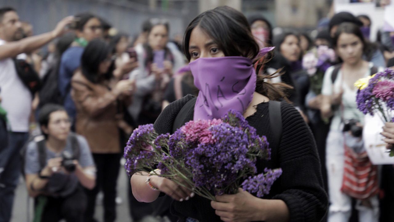 Feministas reprochan a AMLO que inicie venta de ‘cachitos’ el día del paro de mujeres