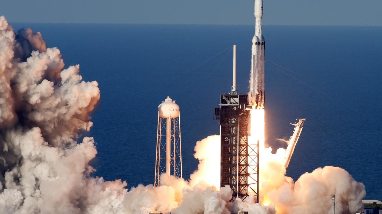 Elon Musk te lleva a la estratósfera por un millón de dólares: reserva online ya