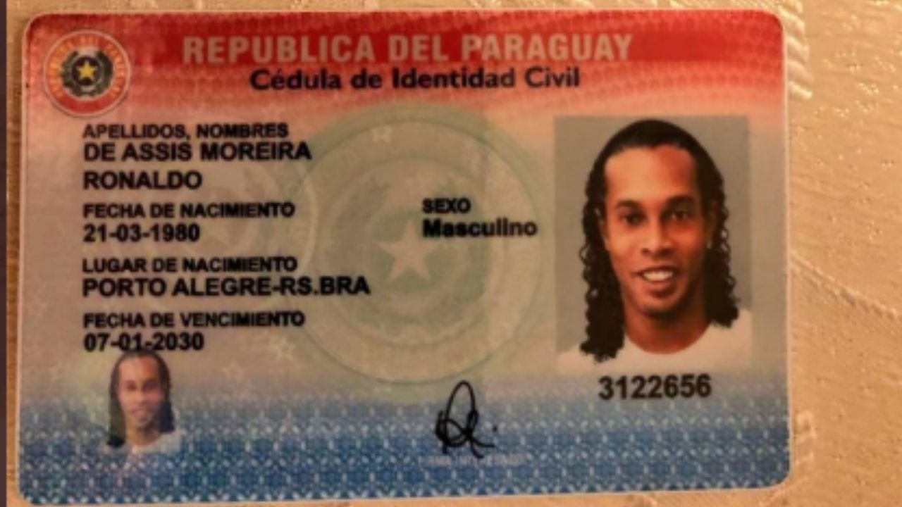 Ronaldinho pasaporte falso