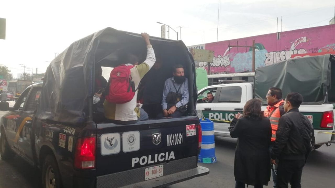 Mañana de caos vial en estacion Tacubaya por choque de trenes