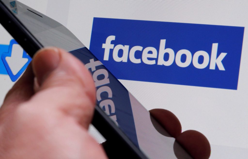 Facebook lanza #CómpralesAEllas para impulsar a emprendedoras