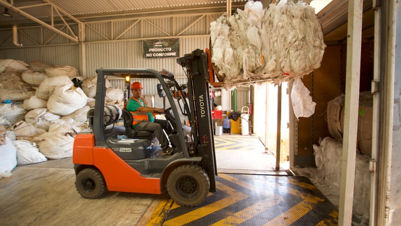 La recicladora de polietileno más grande de Latam es reconocida por su manejo de residuos