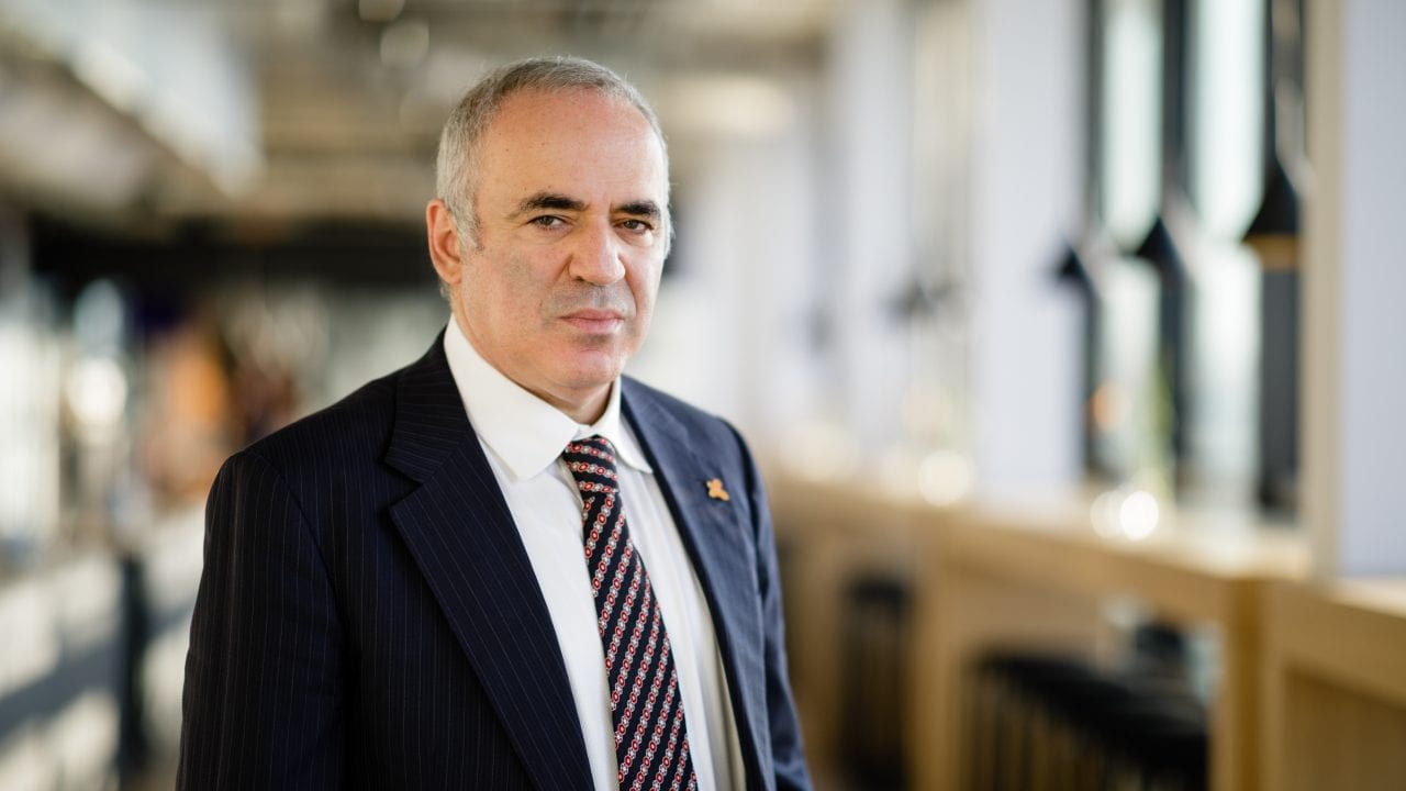 [EXCLUSIVA] El autoritarismo se hace viral: Garry Kasparov, el genio ruso