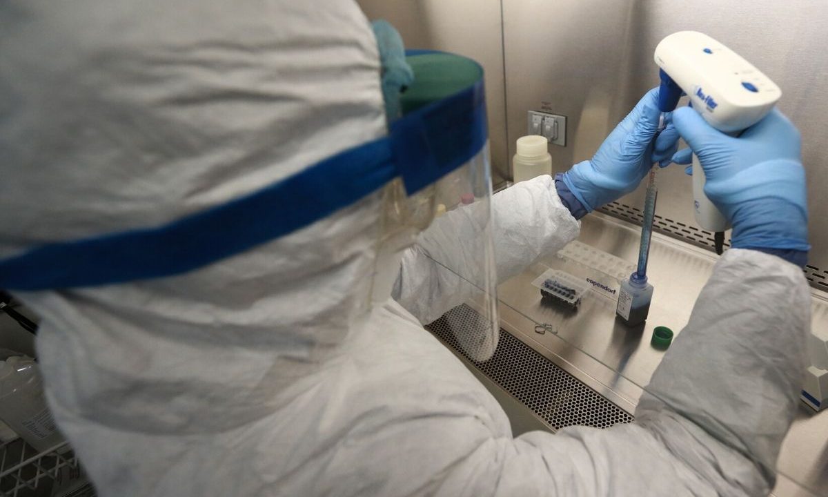 China dona a México 50,000 kits de pruebas para coronavirus; Ebrard da las gracias