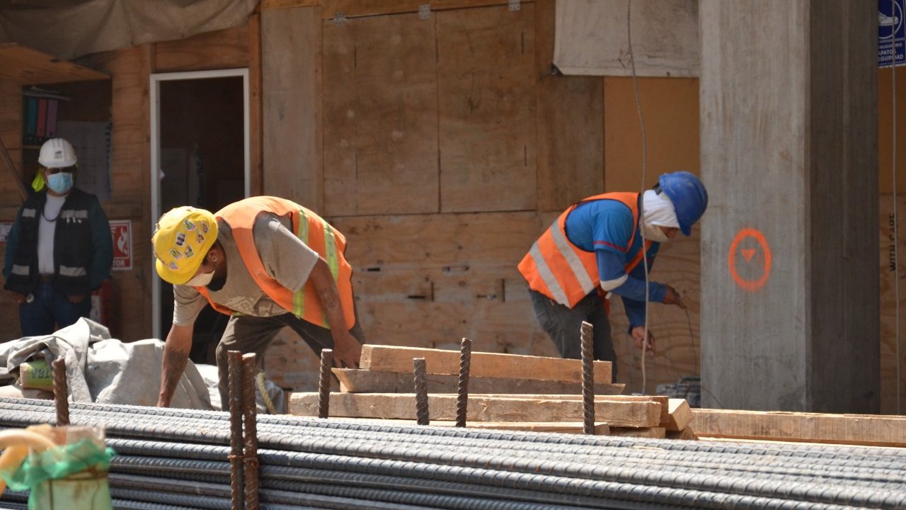 Los constructores se quedarán sin cemento esta semana: CMIC