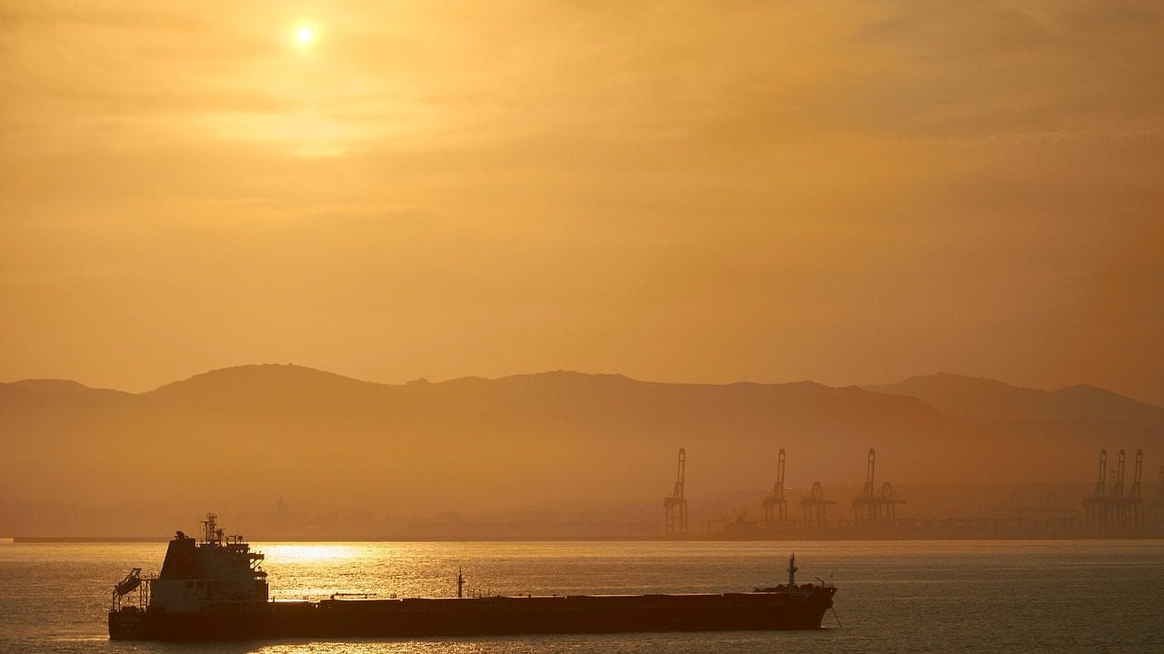 Selección Forbes 2020 | Por terminales saturadas, Pemex renta 70 barcos para almacenar combustible
