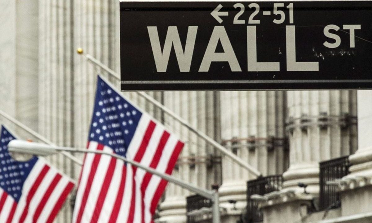 Wall Street inicia a la baja tras advertencias de Trump sobre más aranceles a China