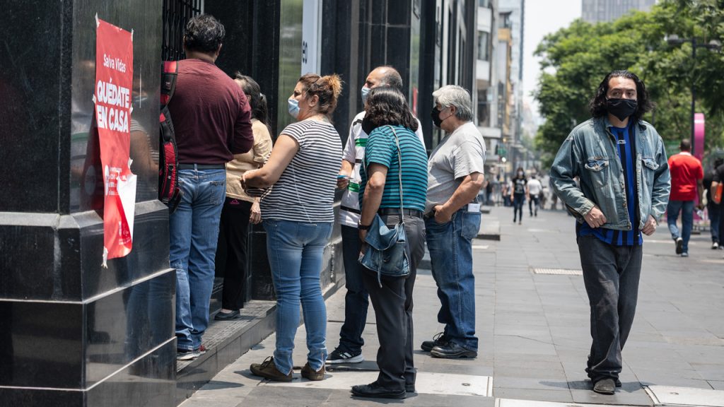 Miles de capitalinos relajan la cuarentena pese a récord de contagios en  CDMX • Forbes México