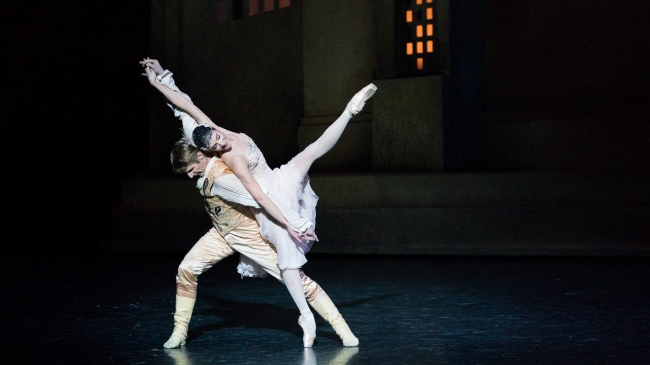 Dior te enseña ballet con la Ópera de París
