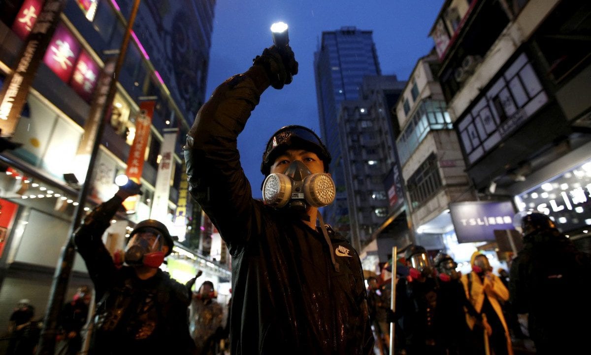 Dan cárcel a magnate de la prensa en Hong Kong y a 8 más por protestas de 2019