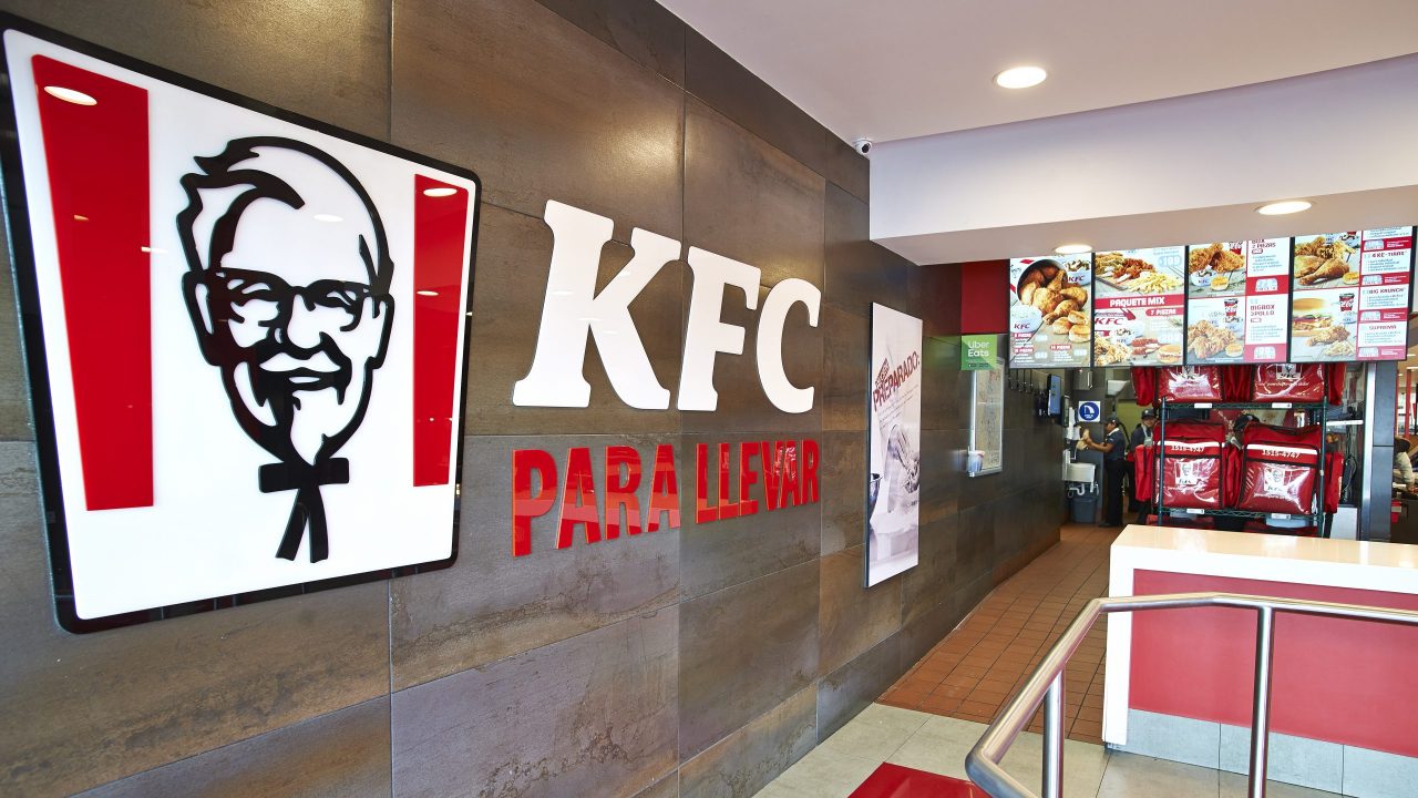 KFC retira su eslogan por ser inapropiado en tiempos de Covid-19