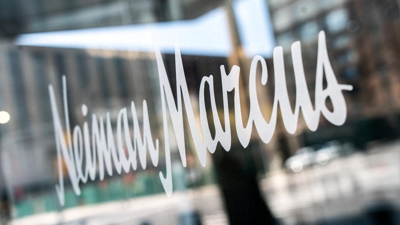 Tienda departamental de lujo Neiman Marcus presenta la bancarrota en EU