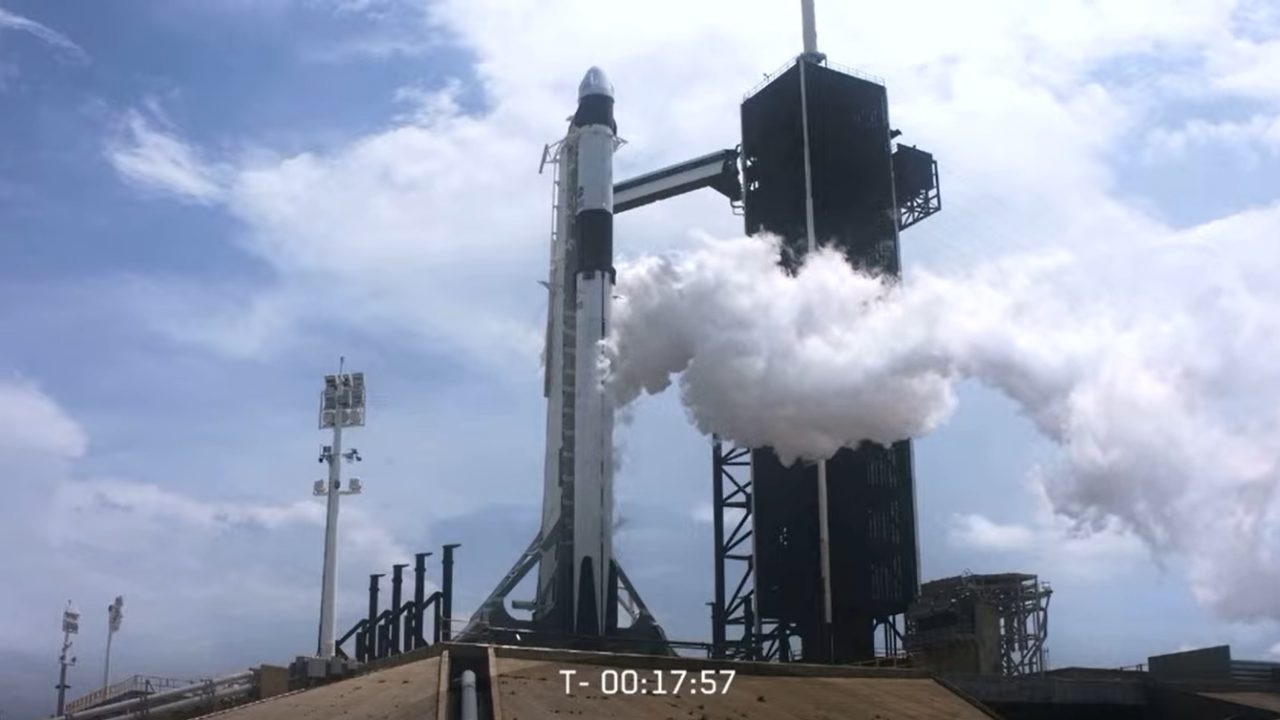 La nueva cápsula de carga de SpaceX se acopla con éxito a la EEI