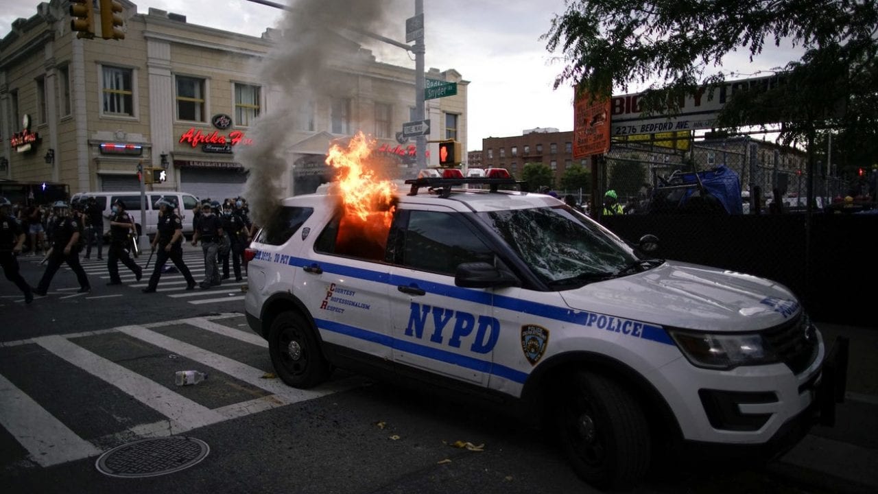 Por protestas, NY anuncia toque de queda; Trump amaga con sacar al Ejército