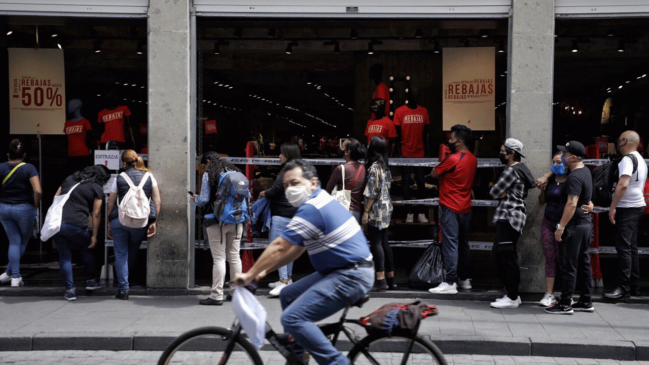 Semáforo en CDMX no cambia a amarillo, pero reabrirán boliches y casinos