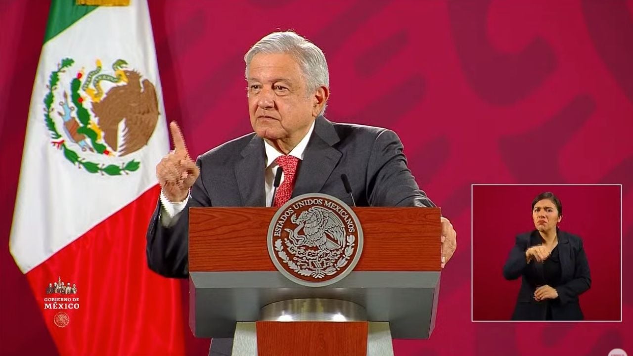 Gobierno de Peña Nieto descalificó a empresas de Slim por insolvencia económica: AMLO