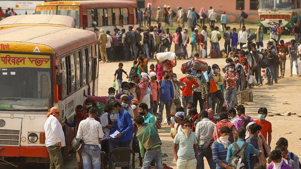 Llaman a confinamiento total en India tras llegar a 20 millones de casos