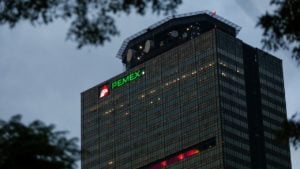 CEO de Pemex denuncia sobrerregulación de reforma energética