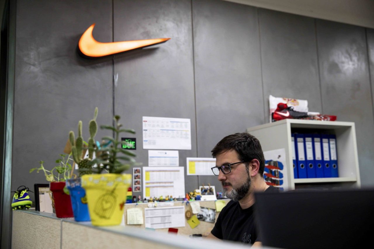 Acciones de Nike se disparan tras reportar multiplicación de sus ingresos