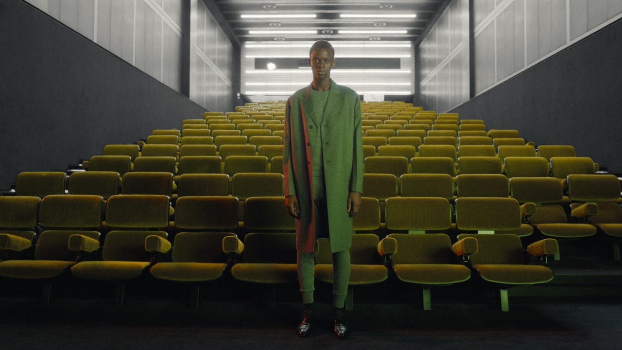 Prada conjuga inquietante mirada de su nueva colección primavera-verano 2021