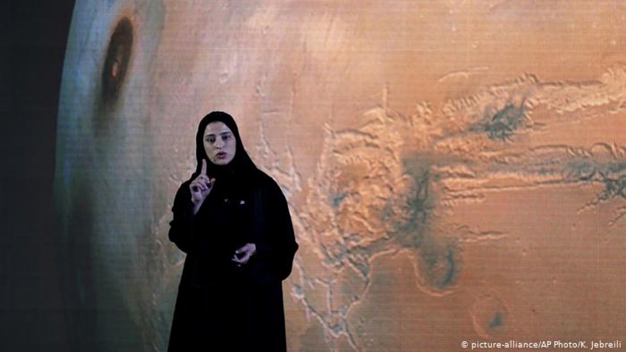 Sarah al-Amiri: la mujer que dirige la misión espacial de los Emiratos Árabes
