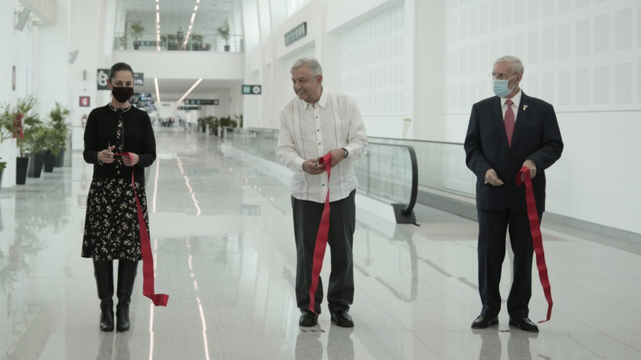 AMLO inaugura ampliación de la Terminal 2 del AICM