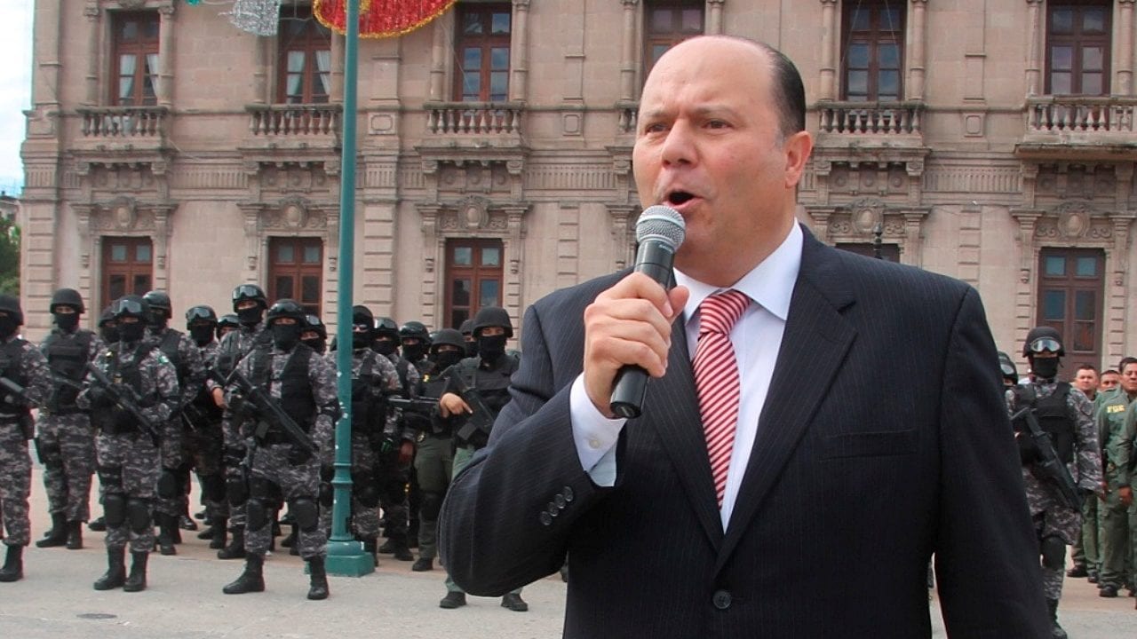 Ordenan juicio por lavado de dinero al exgobernador de Chihuahua, César Duarte