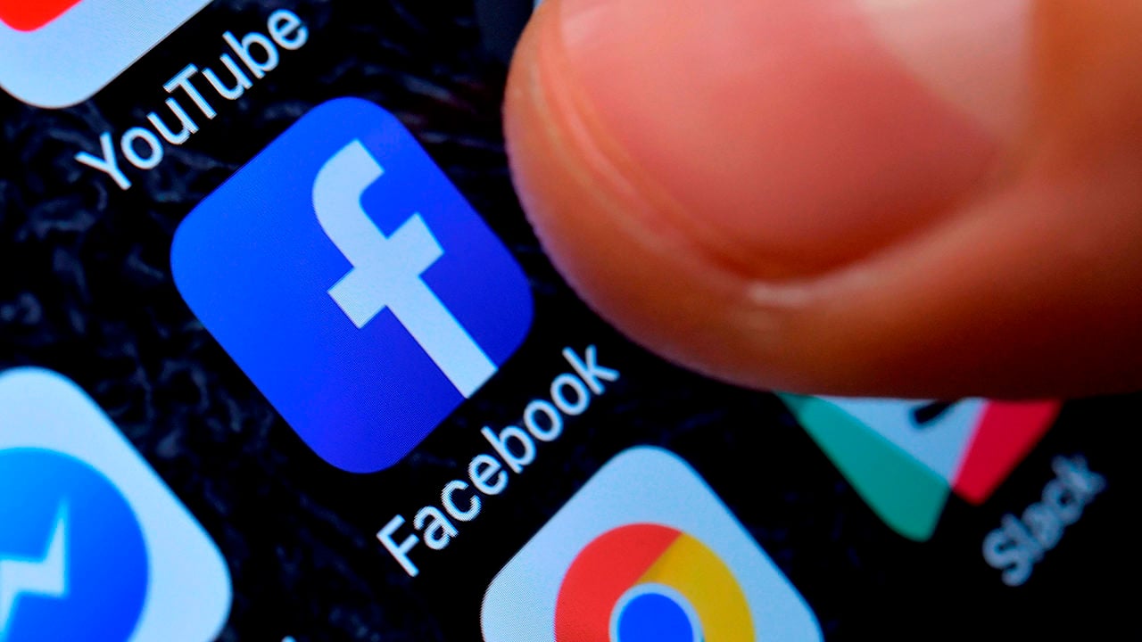 AMLO aplaude a Facebook  por transparentar propaganda política