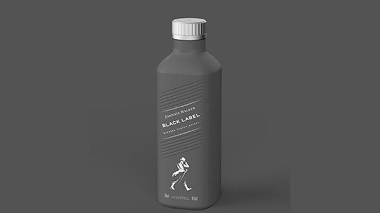 Johnnie Walker estrenará botella libre de plástico en 2021