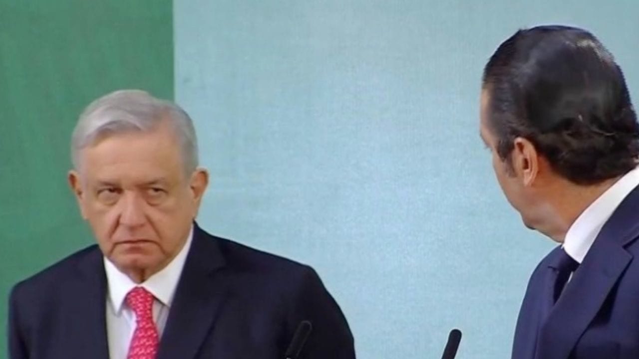 La incomodidad del gobernador panista Francisco Domínguez, ante la mirada inquisitiva de AMLO