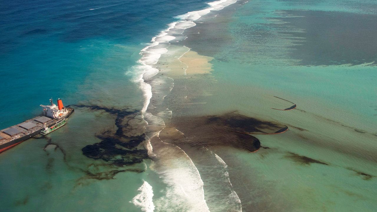 Isla Mauricio sufre su peor desastre ecológico por derrame de 1,000 toneladas de combustible