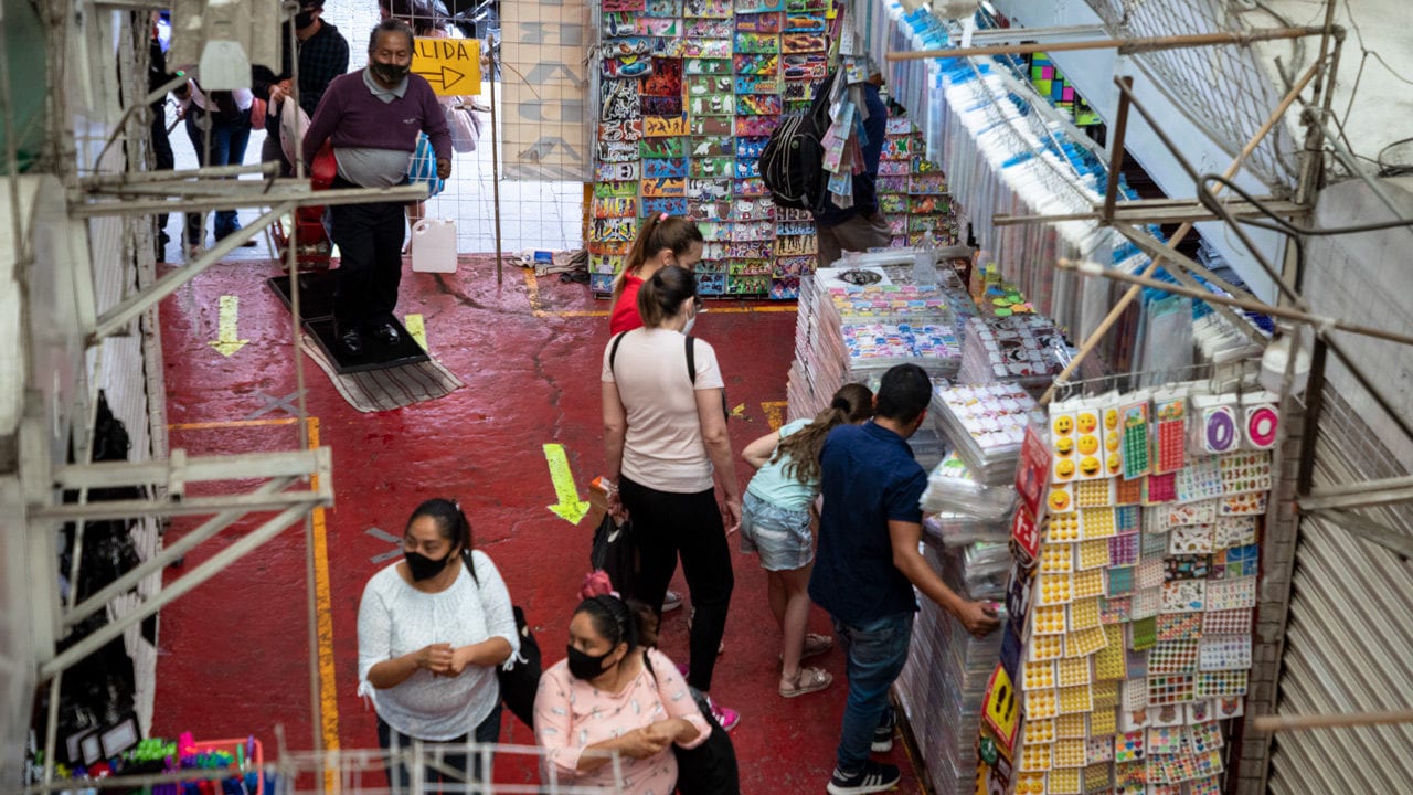 Padres de familia prefieren comprar útiles escolares en comercio formal: sondeo