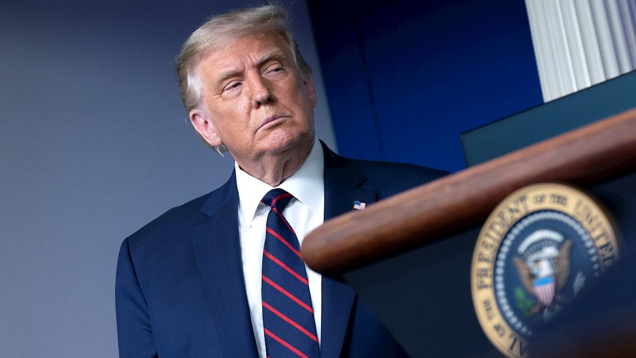 EU distribuiría al menos 100 millones de vacunas Covid-19 para final de 2020: Trump