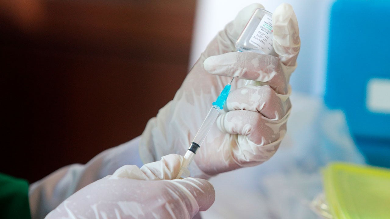 Roban al IMSS 10,100 dosis de vacuna contra la influenza