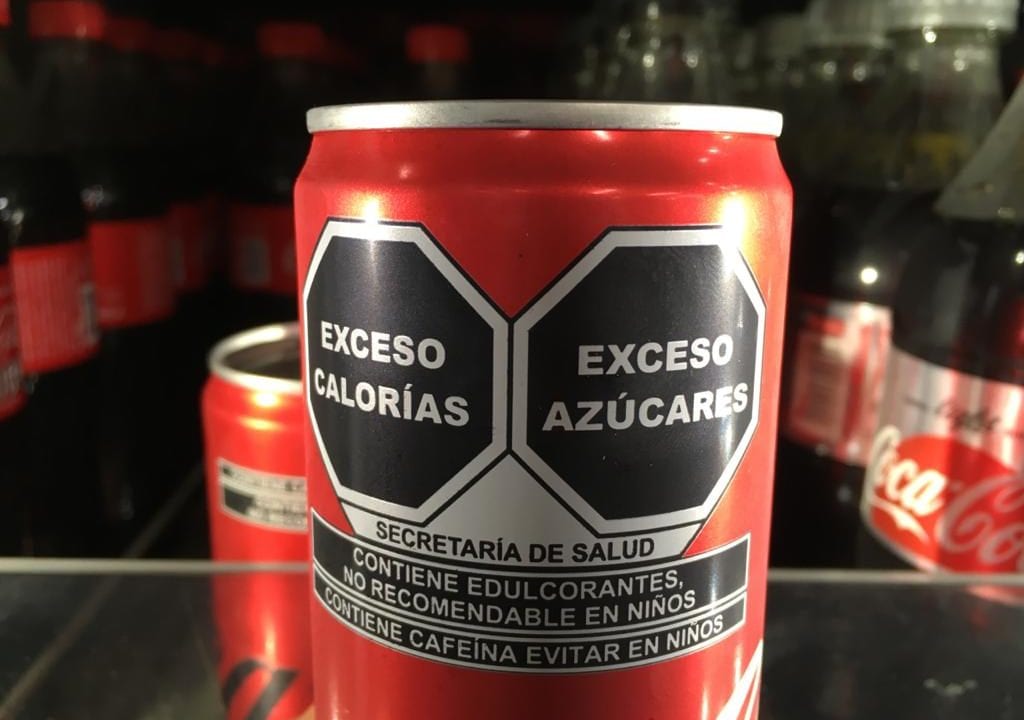 Coca-Cola Femsa promueve amparo contra nuevo etiquetado