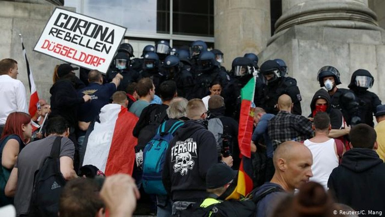 Radicalización de marcha ‘antimascarilla’ escandaliza a Alemania