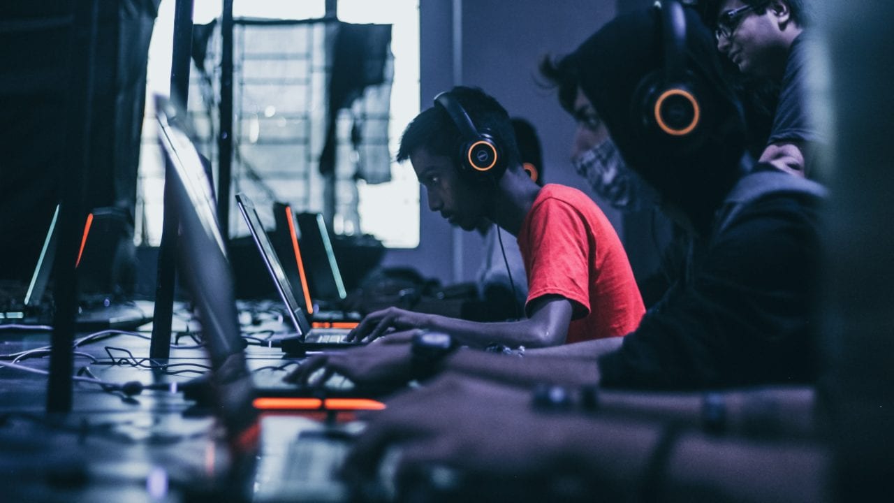 China reduce tiempo que menores de edad pueden estar en juegos online