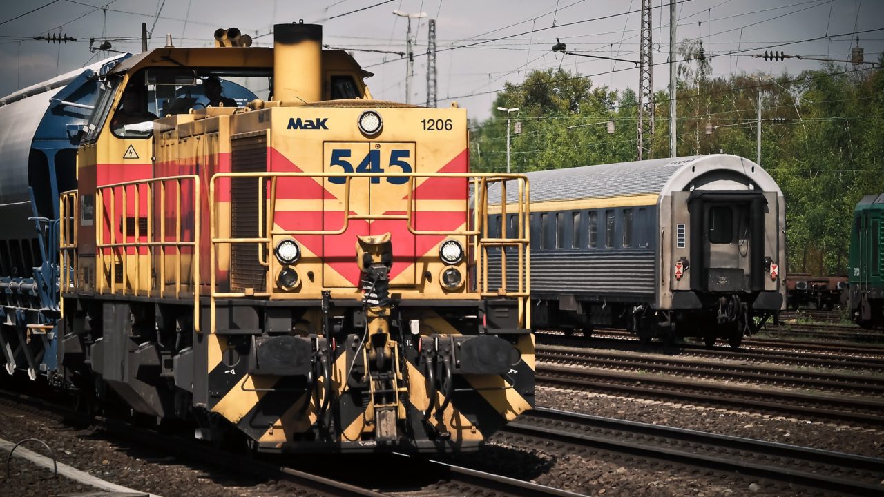 Ferrocarrileros van por su propia cámara para defender el sector