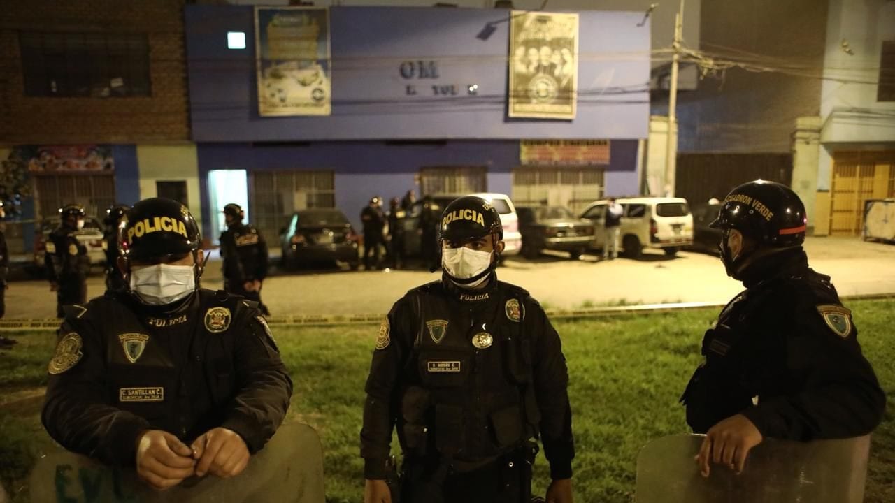 Mueren 13 en Perú en operativo contra fiesta; 15 detenidos dan positivo a Covid-19