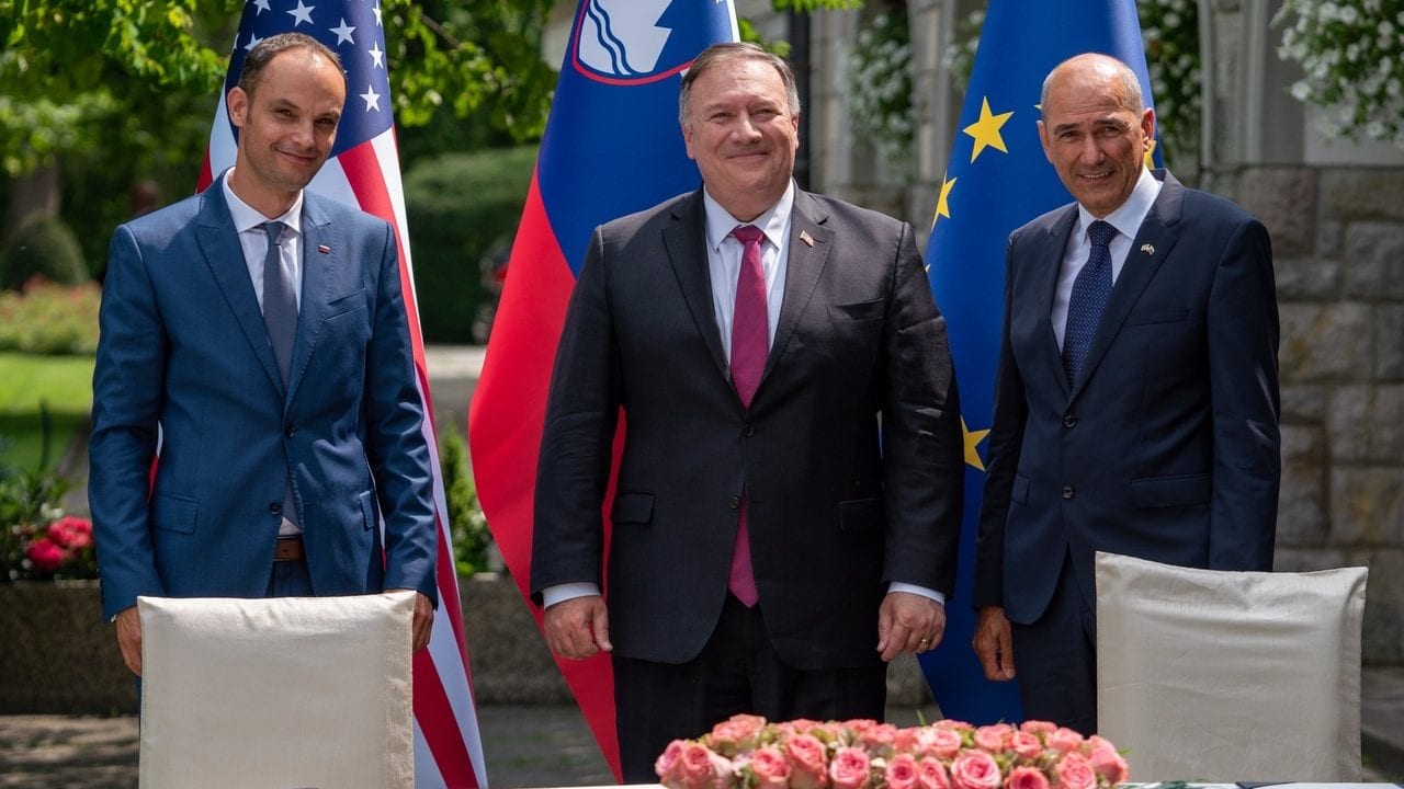Pompeo firma tratado de red 5G con Eslovenia y excluye a Huawei