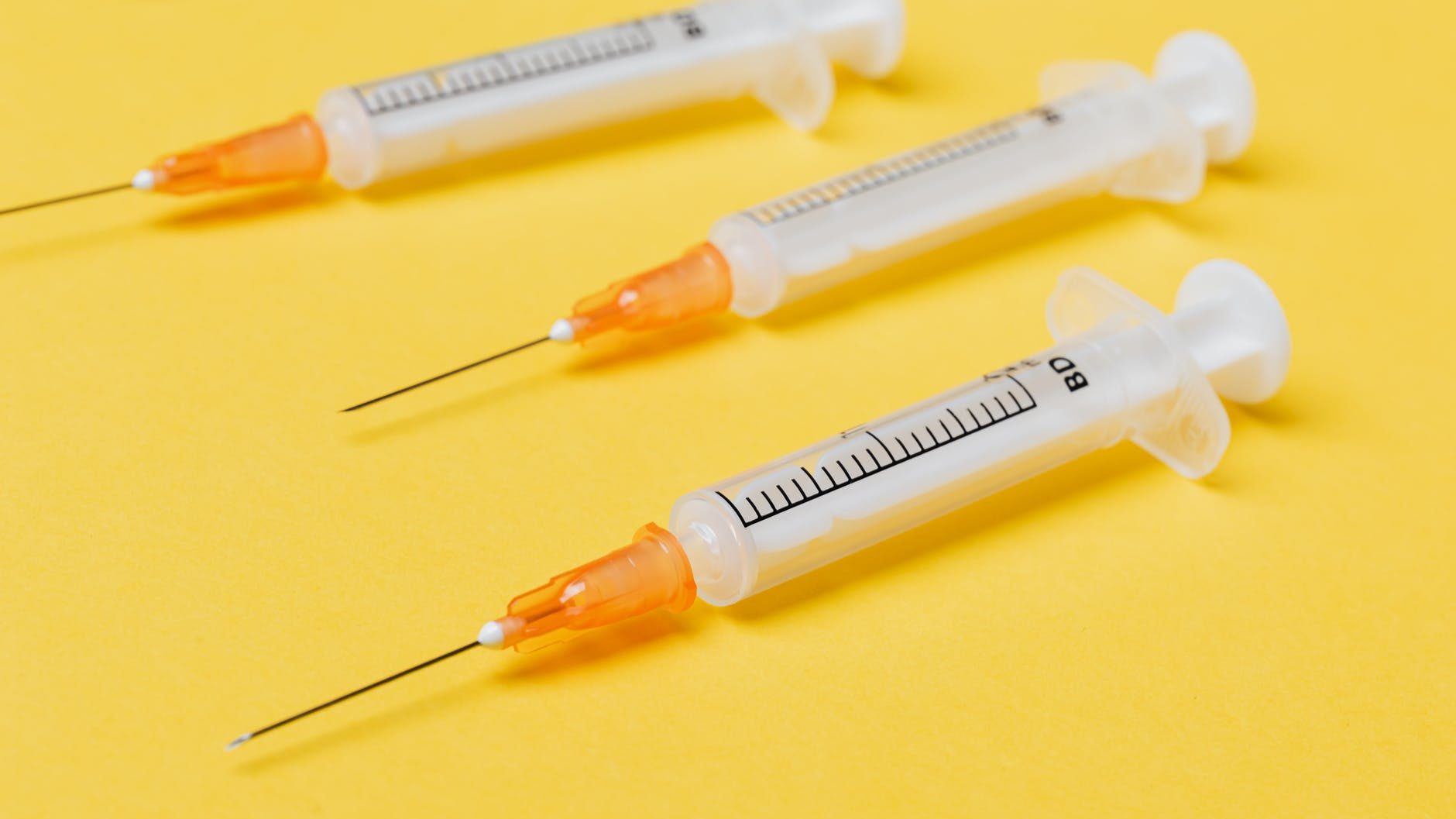 OMS y China trabajan en requisitos para aprobar vacuna Covid-19